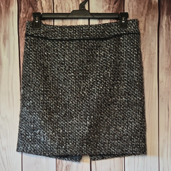 Ann Taylor Lined Black and Gray Tweed Mini Skirt Size 8 - Picture 1 of 6